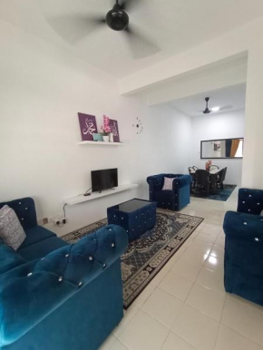 Amaris Homestay MELAYU ONLY